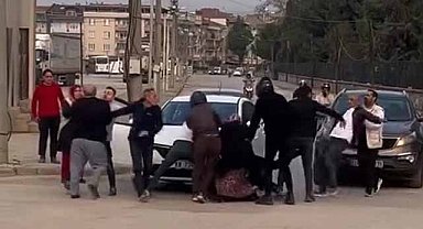 Sürücülerin başına oruç vurdu! İftar saati yumruklu tekmeli kavga