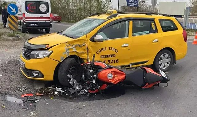 Taksi ile çarpışan motosiklet sürücüsünden kötü haber