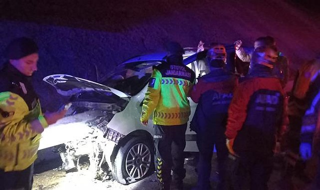 Ticari araç bariyere ok gibi saplandı