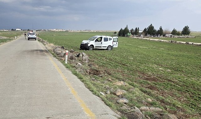 Ticari araç şarampole devrildi: 1 ölü, 2 yaralı