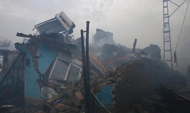 Tokat'ta köyde çıkan yangında 2 ev ve 2 ahır kullanılamaz hale geldi