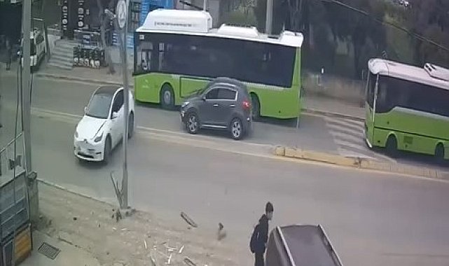 U dönüşü yapan Tesla sürücüsü faciaya sebep oluyordu