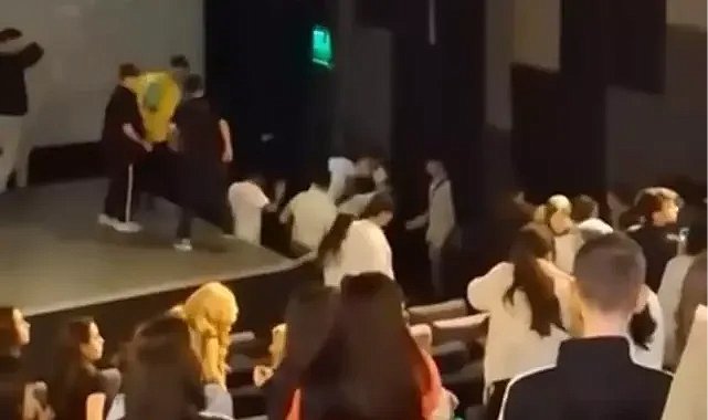 Ünlü rapçi Çakal’ın film tanıtımda büyük kavga! Yumruklar havada uçuştu