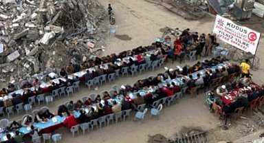 Yıldız Tilbe Gazze’de 4 bin kişiye iftar verdi! "Yüreğine sağlık güzel ablam"