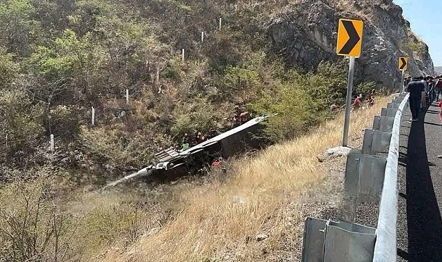 Yolcu otobüsü şarampole yuvarlandı: 11 ölü