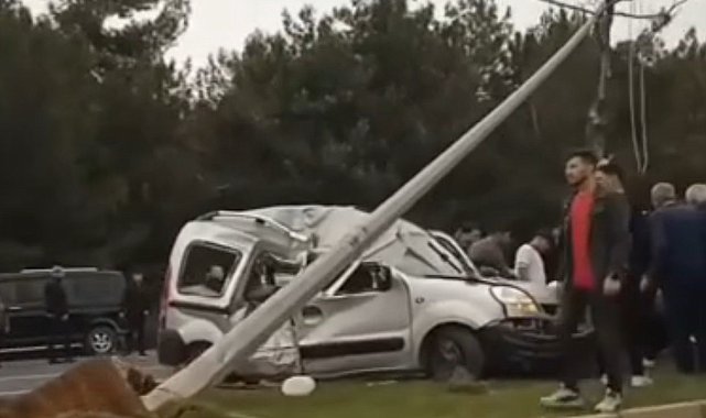 2 araç çarpıştı: 1'i ağır 6 yaralı