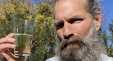 20 yıldır idrarını içiyor! 100 yaşına kadar yaşamayı planlıyor