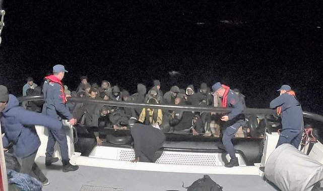 46 düzensiz göçmen lastik botta yakalandı