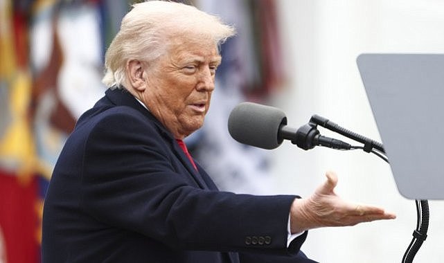 ABD Başkanı Trump dış ülkelerde üretilen otomobillere yüzde 25 gümrük vergisi uygulayacaklarını açıkladı