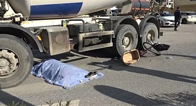 Antalya’da karşıya geçmek isteyen kadın beton mikserinin altında can verdi