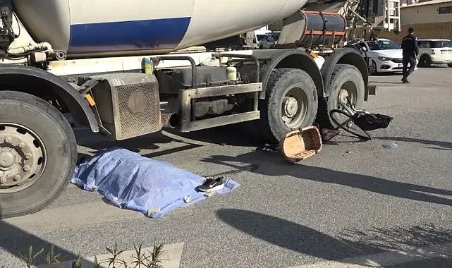 Antalya’da karşıya geçmek isteyen kadın beton mikserinin altında can verdi