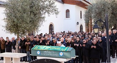 Balkondan düşen doktor Hamdi Oğrağ, son yolculuğuna uğurlandı