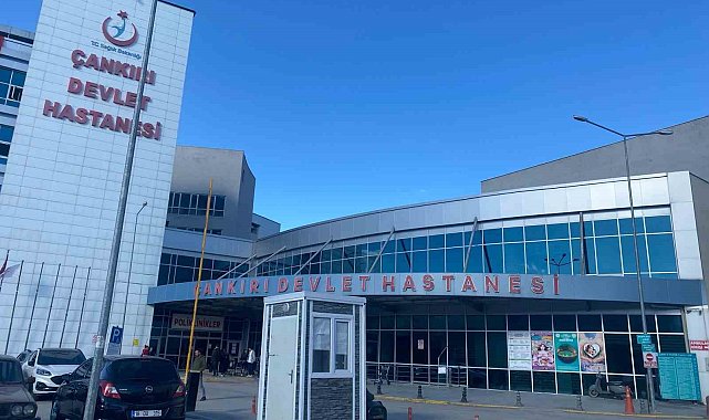 Cadde üzerindeki tartışma kanlı bitti! 20 yaşındaki genç ağır yaralandı