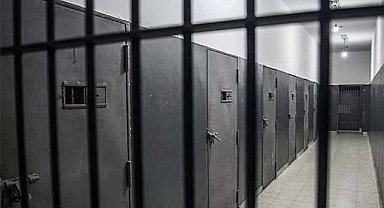 Cezaevinde kendisini ziyarete gelen eşini öldürdü! 