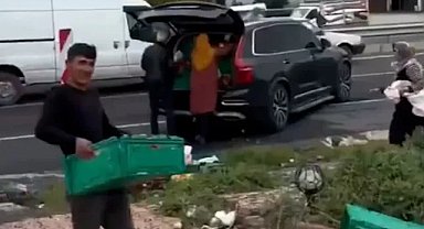 Diyarbakır’da kaza yapan tırın şoförü hayatını kaybetti! Vatandaşların derdi dökülen meyveler