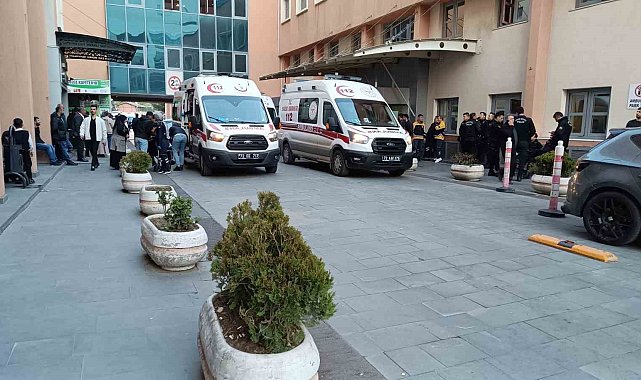 Düğün salonunda bıçaklı kavga: 3 yaralı