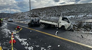 Feci kazada otomobil hurdaya döndü! 1 kişi hayatını kaybetti, 1 kişi yaralandı