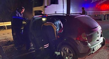 Feci kazada otomobil tıra arkadan çarptı! 1 kişi hayatını kaybetti