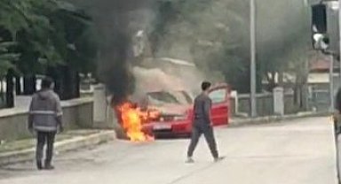 Isparta’da seyir halindeki araç alev aldı!