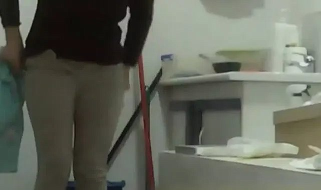 Kadın çalışanını kıyafetini değiştirirken gizli kameraya alan diş hekimine hapis cezası