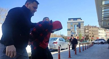 Kadın hastalarla ilgili iğrenç mesajlar atan doktorlar serbest kaldı