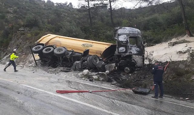 Yolda kalp krizi geçiren sürücü yanarak can verdi