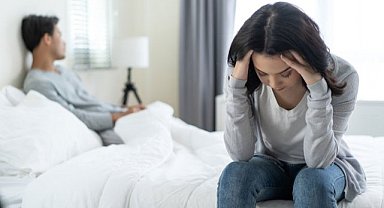 Kız kardeşi ile yatakta bastığı kocasını yumrukları ile komalık etti!