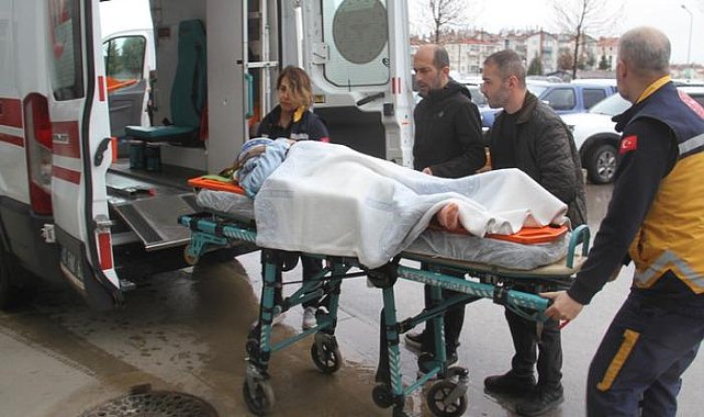 Konya'da feci kaza! 2 otomobil çarpıştı: 9 kişi yaralandı