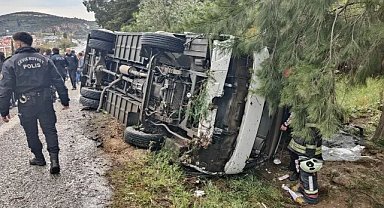 Kuşadası’nda personel servisi devrildi! 12 kişi yaralandı