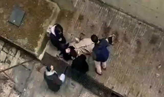 Öğrenci köpekten kaçarken 4 metre yükseklikten beton zemine çakıldı