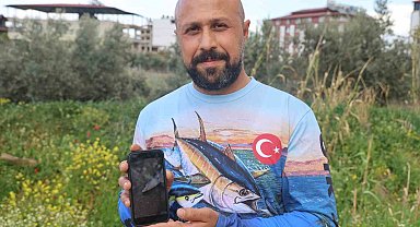 Oltasına takılan köpek balığı yavrusunu nasihat ederek denize bıraktı