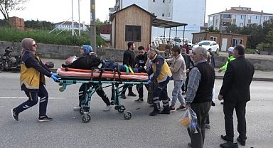 Samsun Bafra'da motosiklet sürücüsü yaya geçidinden geçmek istedi! Araba çarptı