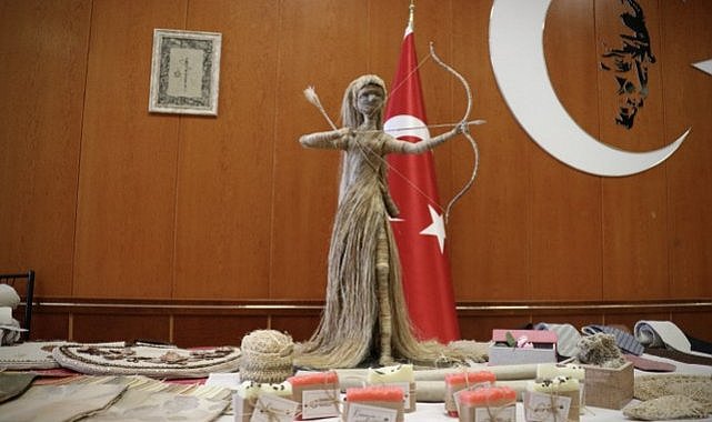 Samsun'da kadınlar kenevir lifleri ve atıklarından Amazon kadını yaptı