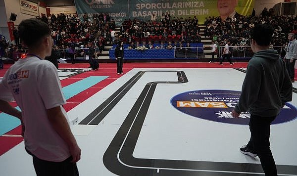 Samsun'da robot yarışma! 250 öğrenci yarıştı