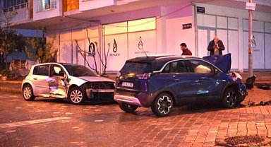 Samsun İlkadım'da SUV tipi araç ile otomobil çarpıştı! 6 kişi yaralandı