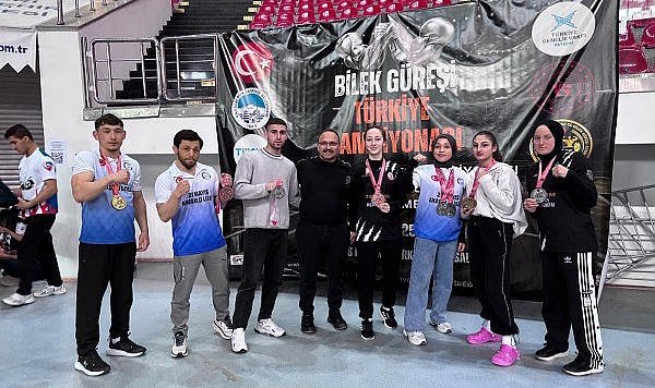 Samsunlu bilek güreşçilerden Kayseri’de büyük başarı