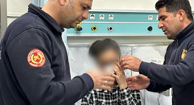 Şanlıurfa'da trajı komik olay! 15 yaşındaki kız elbise giyerken gözünü fermuara sıkıştırdı