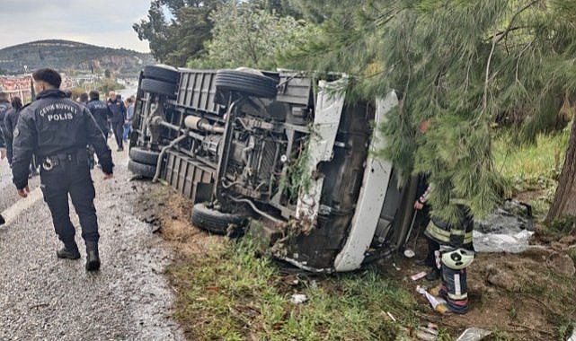 Servis aracı devrildi! Çok sayıda kişi yaralandı