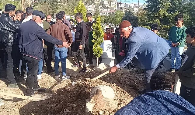 Siirt’te dün gömülen kişinin mezarı ‘ses geliyor’ gerekçesiyle açıldı!