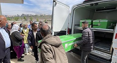 Sokak köpeklerinden kaçarken araba çarptı! Genç kız hayatını kaybetti