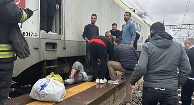 Tren ile peron arasına sıkıştı! Makinistin dikkati ölümden kurtardı