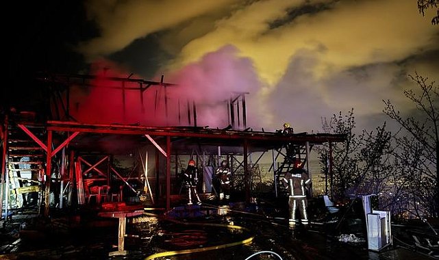 Uludağ'ın eteklerindeki baraka yandı