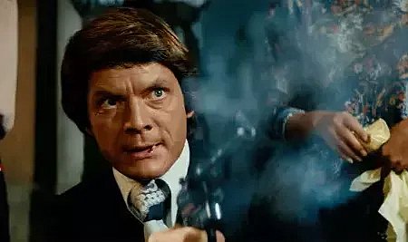 Ünlü oyuncu 90 yaşında huzurevinde hayatını kaybetti!