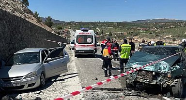 Uşak’ta feci kaza: Karı-koca hayatını kaybetti, 3 kişi yaralandı