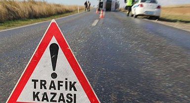 Uşak'ta iki otomobil çarpıştı! Biri bebek 7 kişi yaralandı