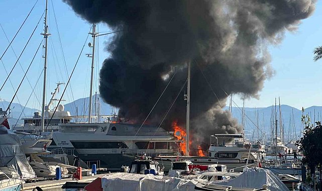 Yangında motoryat ve 3 tekne alevlere teslim oldu