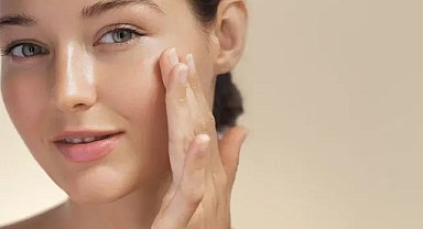 Yaşlanmayı hızlandıracak hata: Farkında olmadan cilt bariyerine zarar veriyor