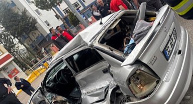 Yolcu alan otobüse arkadan çarptı! Sürücü öldü! 3 yaralı