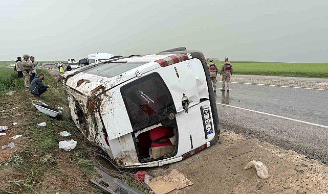 Yolcu minibüsü devrildi: 9 yaralı