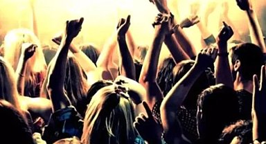 Zonguldak'ta eğlence mekanında uyuyakaldı! Kartından 370 bin TL para çekildi